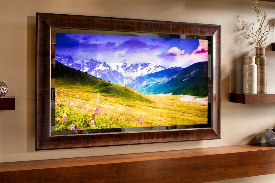 A Séura TV displaying artwork while not in use